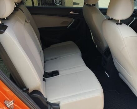 Червоний Фольксваген Тігуан, об'ємом двигуна 2 л та пробігом 104 тис. км за 16200 $, фото 5 на Automoto.ua