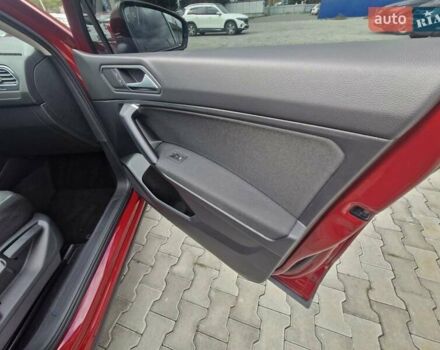 Красный Фольксваген Тигуан, объемом двигателя 2 л и пробегом 35 тыс. км за 17700 $, фото 37 на Automoto.ua