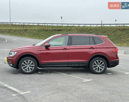 Красный Фольксваген Тигуан, объемом двигателя 2 л и пробегом 77 тыс. км за 20700 $, фото 3 на Automoto.ua