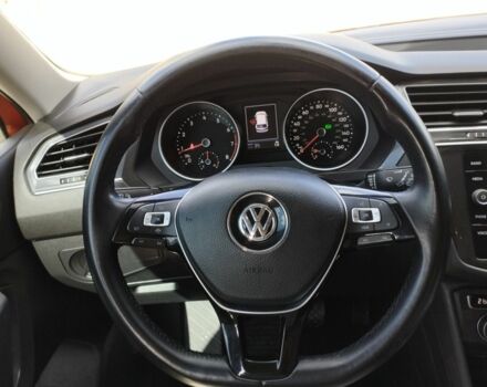 Червоний Фольксваген Тігуан, об'ємом двигуна 2 л та пробігом 104 тис. км за 16200 $, фото 6 на Automoto.ua