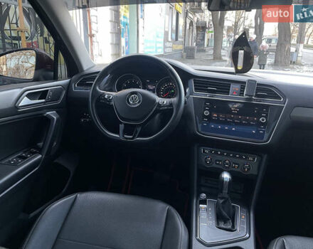 Червоний Фольксваген Тігуан, об'ємом двигуна 1.98 л та пробігом 99 тис. км за 20300 $, фото 29 на Automoto.ua