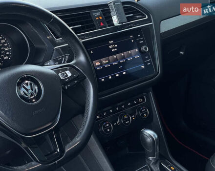 Червоний Фольксваген Тігуан, об'ємом двигуна 1.98 л та пробігом 99 тис. км за 20300 $, фото 24 на Automoto.ua
