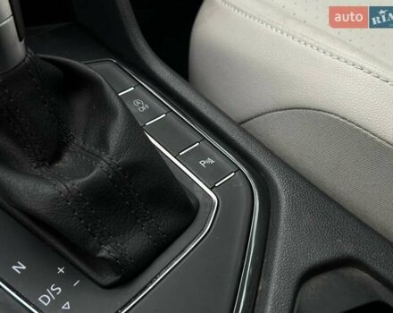 Красный Фольксваген Тигуан, объемом двигателя 2 л и пробегом 145 тыс. км за 19990 $, фото 31 на Automoto.ua