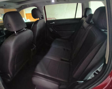 Червоний Фольксваген Тігуан, об'ємом двигуна 1.98 л та пробігом 62 тис. км за 23000 $, фото 14 на Automoto.ua