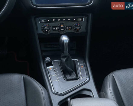 Червоний Фольксваген Тігуан, об'ємом двигуна 1.98 л та пробігом 99 тис. км за 20300 $, фото 31 на Automoto.ua