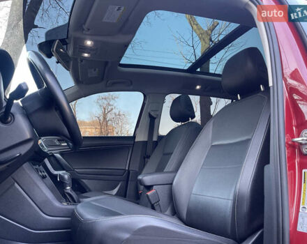 Червоний Фольксваген Тігуан, об'ємом двигуна 1.98 л та пробігом 99 тис. км за 20300 $, фото 20 на Automoto.ua