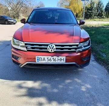 Червоний Фольксваген Тігуан, об'ємом двигуна 1.98 л та пробігом 124 тис. км за 22500 $, фото 9 на Automoto.ua