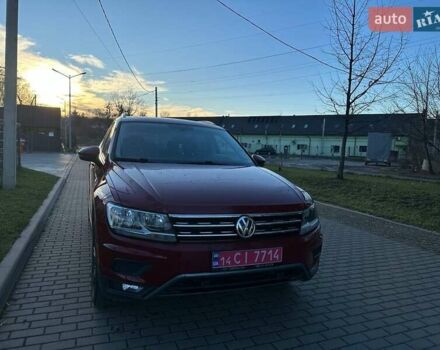 Красный Фольксваген Тигуан, объемом двигателя 2 л и пробегом 115 тыс. км за 20500 $, фото 2 на Automoto.ua