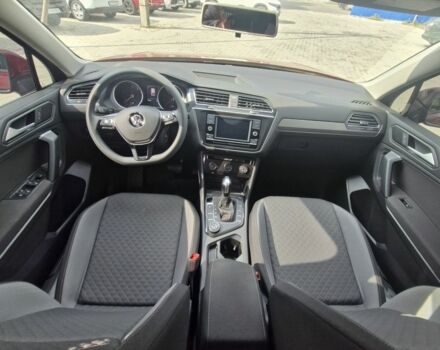 Красный Фольксваген Тигуан, объемом двигателя 2 л и пробегом 35 тыс. км за 17700 $, фото 9 на Automoto.ua