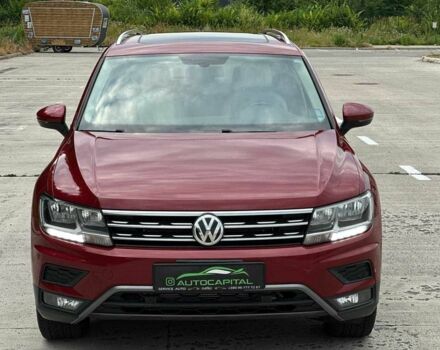 Красный Фольксваген Тигуан, объемом двигателя 2 л и пробегом 145 тыс. км за 20990 $, фото 2 на Automoto.ua
