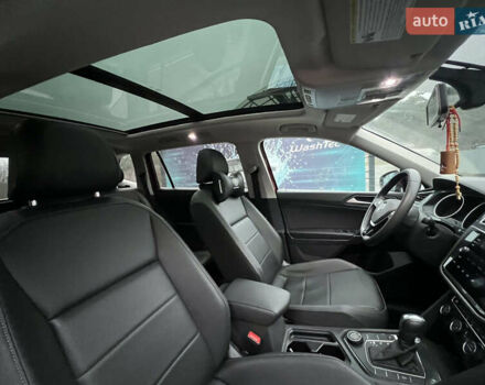 Красный Фольксваген Тигуан, объемом двигателя 1.98 л и пробегом 150 тыс. км за 19200 $, фото 26 на Automoto.ua