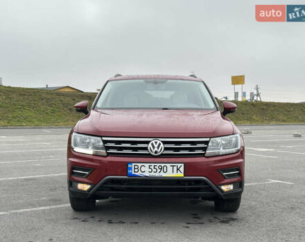 Красный Фольксваген Тигуан, объемом двигателя 2 л и пробегом 77 тыс. км за 20700 $, фото 1 на Automoto.ua