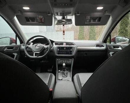 Красный Фольксваген Тигуан, объемом двигателя 2 л и пробегом 150 тыс. км за 19300 $, фото 6 на Automoto.ua