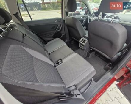 Красный Фольксваген Тигуан, объемом двигателя 2 л и пробегом 35 тыс. км за 17700 $, фото 30 на Automoto.ua