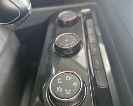 Красный Фольксваген Тигуан, объемом двигателя 2 л и пробегом 35 тыс. км за 17700 $, фото 33 на Automoto.ua