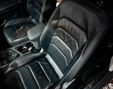 Красный Фольксваген Тигуан, объемом двигателя 2 л и пробегом 45 тыс. км за 26500 $, фото 4 на Automoto.ua