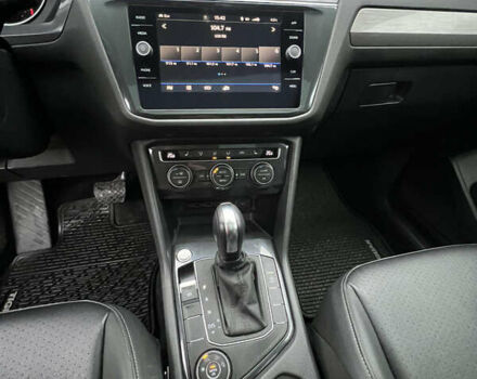 Красный Фольксваген Тигуан, объемом двигателя 1.98 л и пробегом 150 тыс. км за 19200 $, фото 23 на Automoto.ua