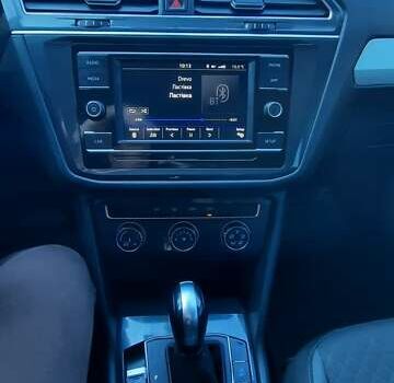 Червоний Фольксваген Тігуан, об'ємом двигуна 1.98 л та пробігом 124 тис. км за 22500 $, фото 7 на Automoto.ua