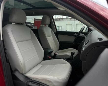 Красный Фольксваген Тигуан, объемом двигателя 2 л и пробегом 145 тыс. км за 20990 $, фото 12 на Automoto.ua