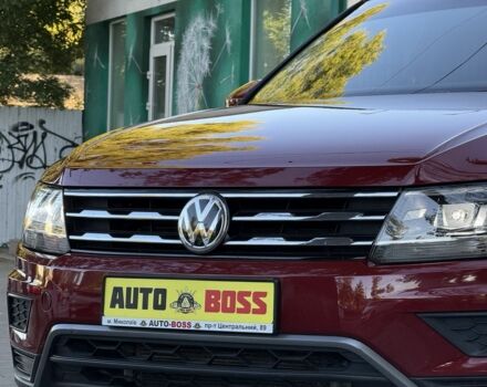 Червоний Фольксваген Тігуан, об'ємом двигуна 2 л та пробігом 99 тис. км за 20800 $, фото 3 на Automoto.ua