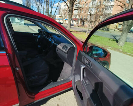 Червоний Фольксваген Тігуан, об'ємом двигуна 1.98 л та пробігом 62 тис. км за 23000 $, фото 3 на Automoto.ua