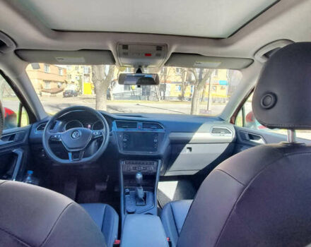 Червоний Фольксваген Тігуан, об'ємом двигуна 1.98 л та пробігом 62 тис. км за 23000 $, фото 4 на Automoto.ua