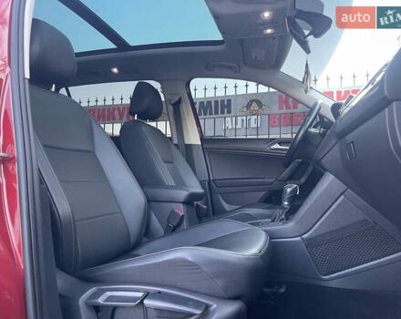 Червоний Фольксваген Тігуан, об'ємом двигуна 1.98 л та пробігом 99 тис. км за 20300 $, фото 36 на Automoto.ua