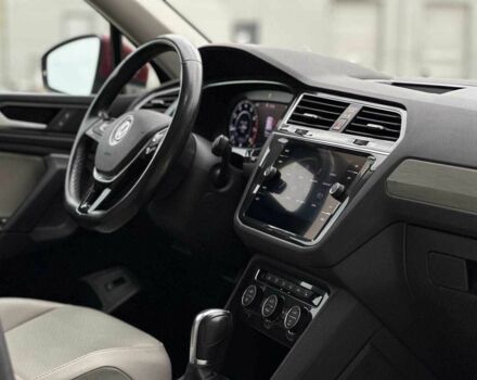 Красный Фольксваген Тигуан, объемом двигателя 2 л и пробегом 145 тыс. км за 20990 $, фото 9 на Automoto.ua