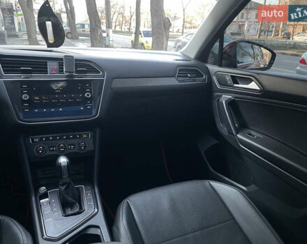 Червоний Фольксваген Тігуан, об'ємом двигуна 1.98 л та пробігом 99 тис. км за 20300 $, фото 30 на Automoto.ua