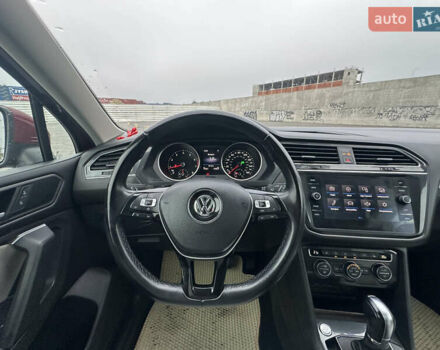 Красный Фольксваген Тигуан, объемом двигателя 2 л и пробегом 77 тыс. км за 20700 $, фото 35 на Automoto.ua