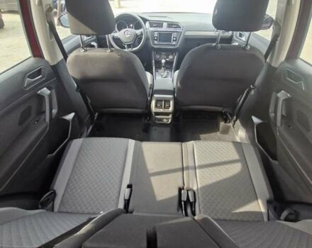 Красный Фольксваген Тигуан, объемом двигателя 2 л и пробегом 35 тыс. км за 17700 $, фото 6 на Automoto.ua