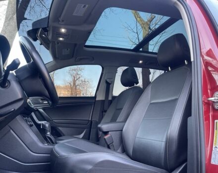 Червоний Фольксваген Тігуан, об'ємом двигуна 2 л та пробігом 99 тис. км за 20800 $, фото 22 на Automoto.ua