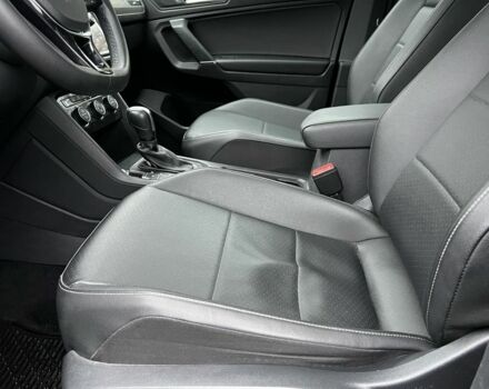 Красный Фольксваген Тигуан, объемом двигателя 2 л и пробегом 150 тыс. км за 19300 $, фото 7 на Automoto.ua