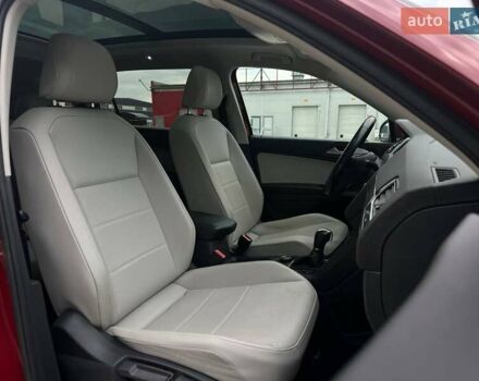 Красный Фольксваген Тигуан, объемом двигателя 2 л и пробегом 145 тыс. км за 19990 $, фото 19 на Automoto.ua