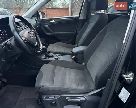 Красный Фольксваген Тигуан, объемом двигателя 2.03 л и пробегом 218 тыс. км за 27950 $, фото 47 на Automoto.ua