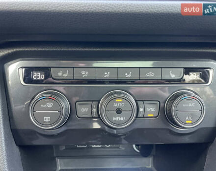 Червоний Фольксваген Тігуан, об'ємом двигуна 1.98 л та пробігом 74 тис. км за 22100 $, фото 24 на Automoto.ua