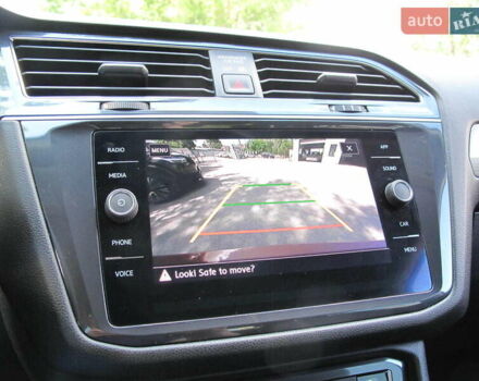 Красный Фольксваген Тигуан, объемом двигателя 2 л и пробегом 80 тыс. км за 21500 $, фото 67 на Automoto.ua