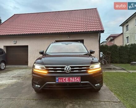 Красный Фольксваген Тигуан, объемом двигателя 2.03 л и пробегом 218 тыс. км за 27950 $, фото 13 на Automoto.ua