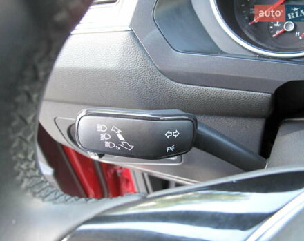 Красный Фольксваген Тигуан, объемом двигателя 2 л и пробегом 80 тыс. км за 21500 $, фото 63 на Automoto.ua