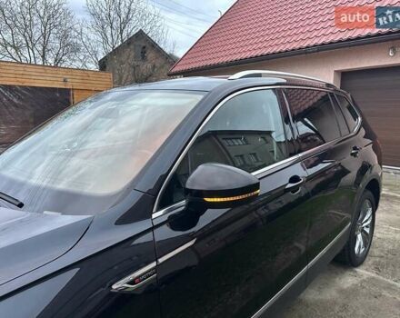 Красный Фольксваген Тигуан, объемом двигателя 2.03 л и пробегом 218 тыс. км за 27950 $, фото 29 на Automoto.ua