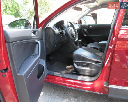 Красный Фольксваген Тигуан, объемом двигателя 2 л и пробегом 80 тыс. км за 21500 $, фото 13 на Automoto.ua