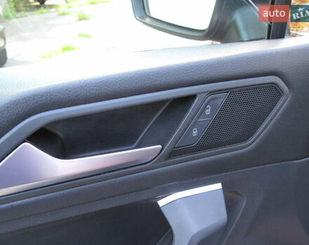 Красный Фольксваген Тигуан, объемом двигателя 2 л и пробегом 80 тыс. км за 21500 $, фото 18 на Automoto.ua