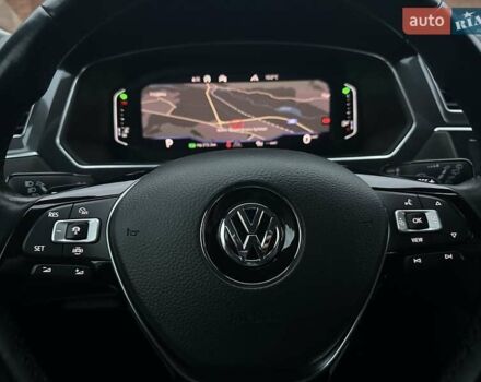 Красный Фольксваген Тигуан, объемом двигателя 2.03 л и пробегом 218 тыс. км за 27950 $, фото 72 на Automoto.ua