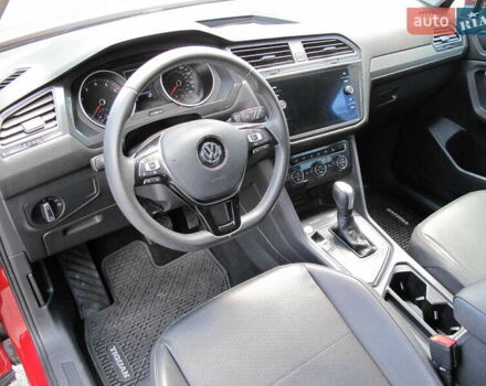 Красный Фольксваген Тигуан, объемом двигателя 2 л и пробегом 80 тыс. км за 21500 $, фото 85 на Automoto.ua
