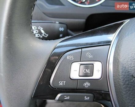 Красный Фольксваген Тигуан, объемом двигателя 2 л и пробегом 80 тыс. км за 21500 $, фото 66 на Automoto.ua