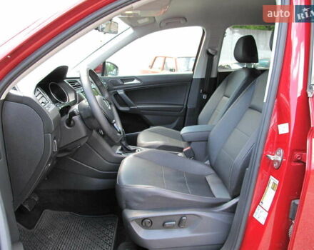 Красный Фольксваген Тигуан, объемом двигателя 2 л и пробегом 80 тыс. км за 21500 $, фото 86 на Automoto.ua