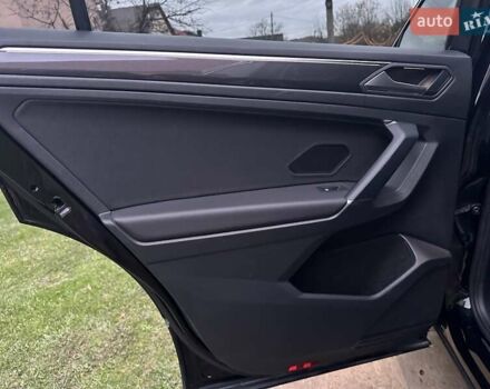 Красный Фольксваген Тигуан, объемом двигателя 2.03 л и пробегом 218 тыс. км за 27950 $, фото 63 на Automoto.ua