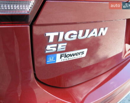 Красный Фольксваген Тигуан, объемом двигателя 2 л и пробегом 80 тыс. км за 21500 $, фото 2 на Automoto.ua