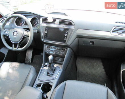 Красный Фольксваген Тигуан, объемом двигателя 2 л и пробегом 80 тыс. км за 21500 $, фото 51 на Automoto.ua