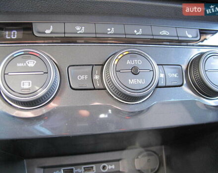 Красный Фольксваген Тигуан, объемом двигателя 2 л и пробегом 80 тыс. км за 21500 $, фото 69 на Automoto.ua